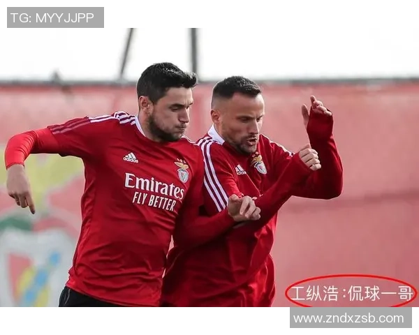 欧联杯精彩对决本菲卡与波尔图战成平局帽子戏法引发全场热烈反响